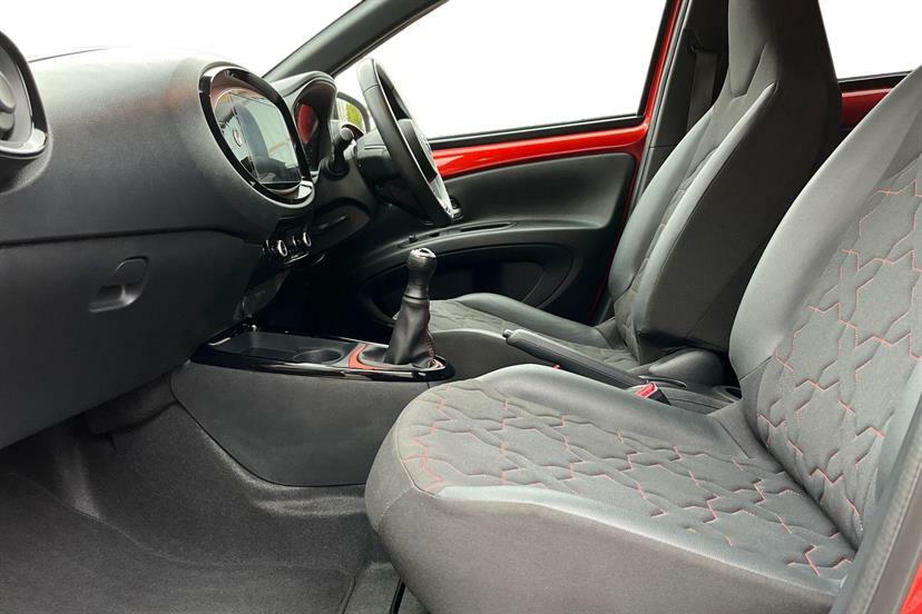 Toyota Aygo X 1.0 Vvt-i Exclusive DE73NVB Black #2