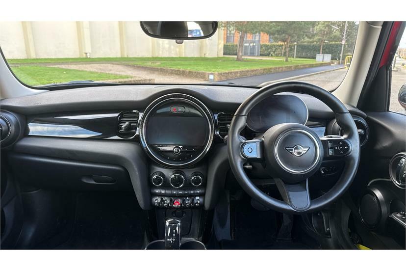 Mini Hatch 1.5 Cooper Classic Comfortnav Pack RO73DME Red #4