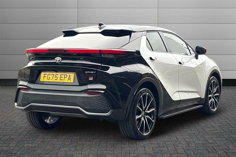 Toyota C-Hr 2.0 Phev Gr Sport Cvt FG75EPA White #2