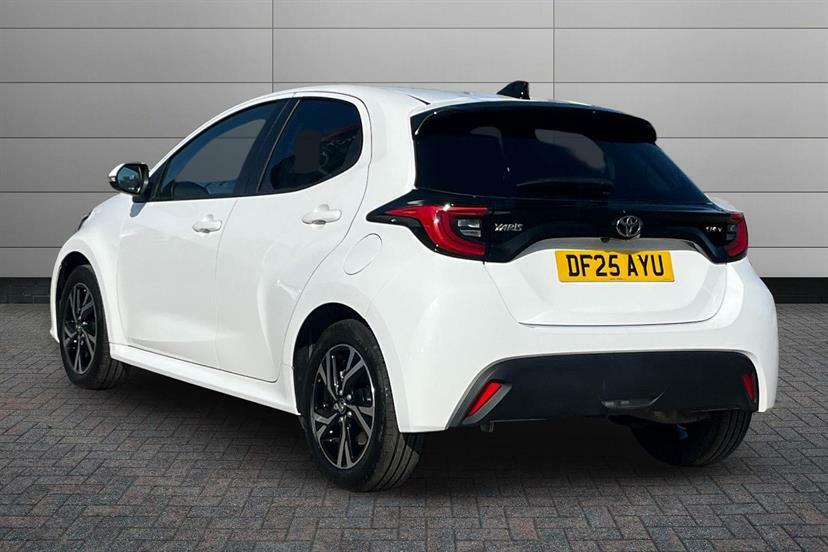 Toyota Yaris 1.5 Hybrid Design Cvt DF25AYU White #3