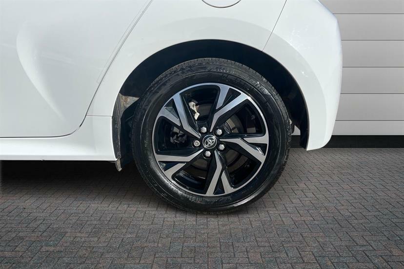 Toyota Yaris 1.5 Hybrid Design Cvt DF25AYU White #5