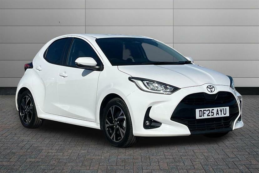 Toyota Yaris 1.5 Hybrid Design Cvt White