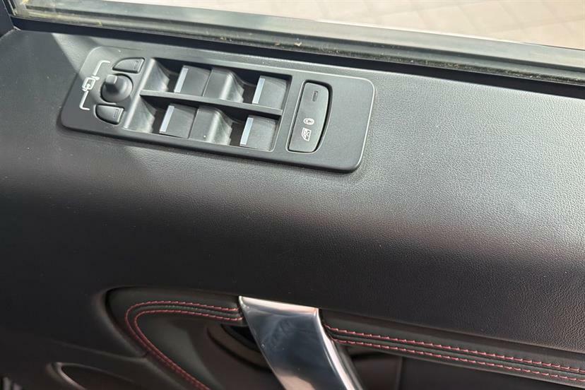 Land Rover Discovery Sport Sport Black #25