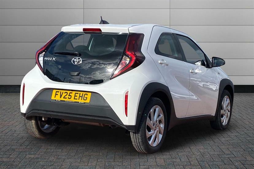 Toyota Aygo X 1.0 Vvt-i Pure FV25EHG White #2