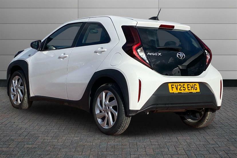 Toyota Aygo X 1.0 Vvt-i Pure FV25EHG White #4