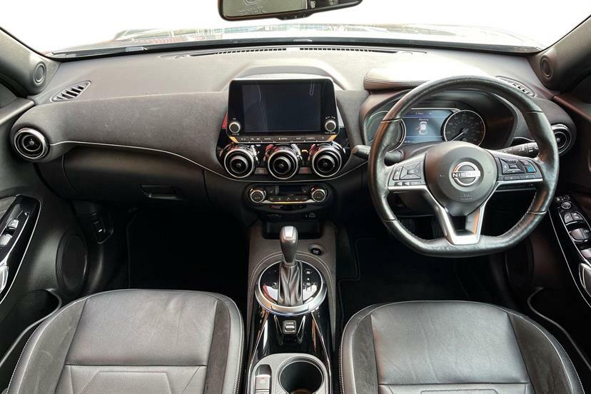 Nissan Juke 1.6 Hybrid Tekna AU23OLX Black #6