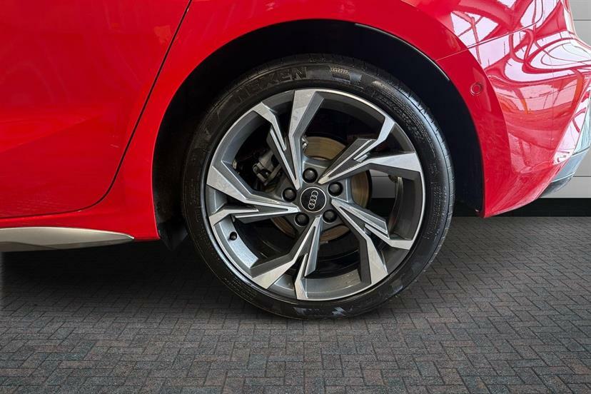 Audi A3 1.5 Tfsi 116 S Line S Tronic EJ75JFE Red #5