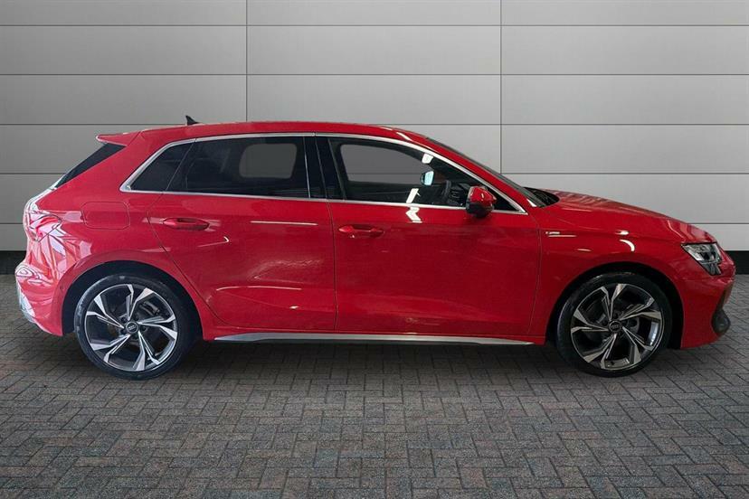 Audi A3 1.5 Tfsi 116 S Line S Tronic EJ75JFE Red #4