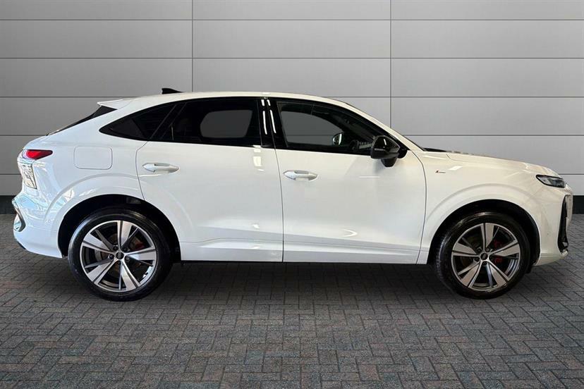 Audi Q3 1.5 Tfsi Launch Edition S Tronic EF75CMO White #4