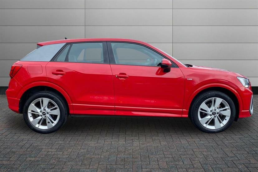 Audi Q2 35 Tfsi S Line S Tronic VE72EZF Red #4