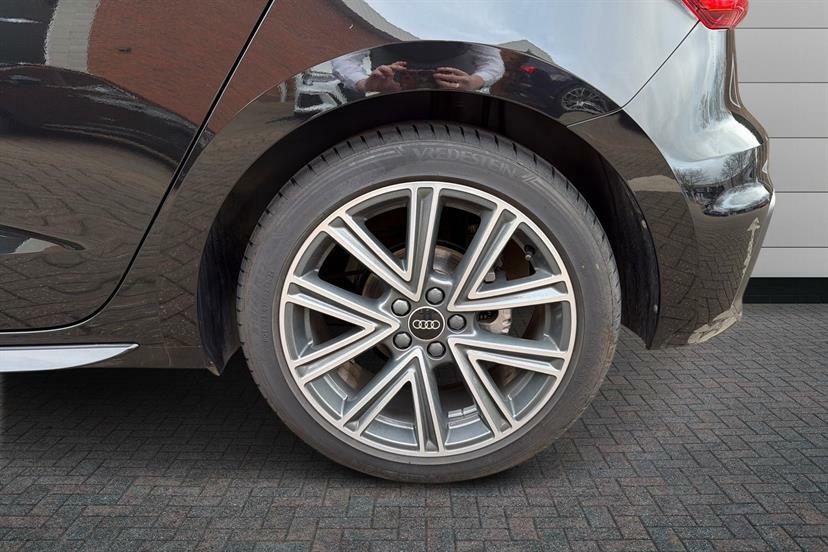 Audi A1 30 Tfsi S Line S Tronic EK75XCJ Black #5