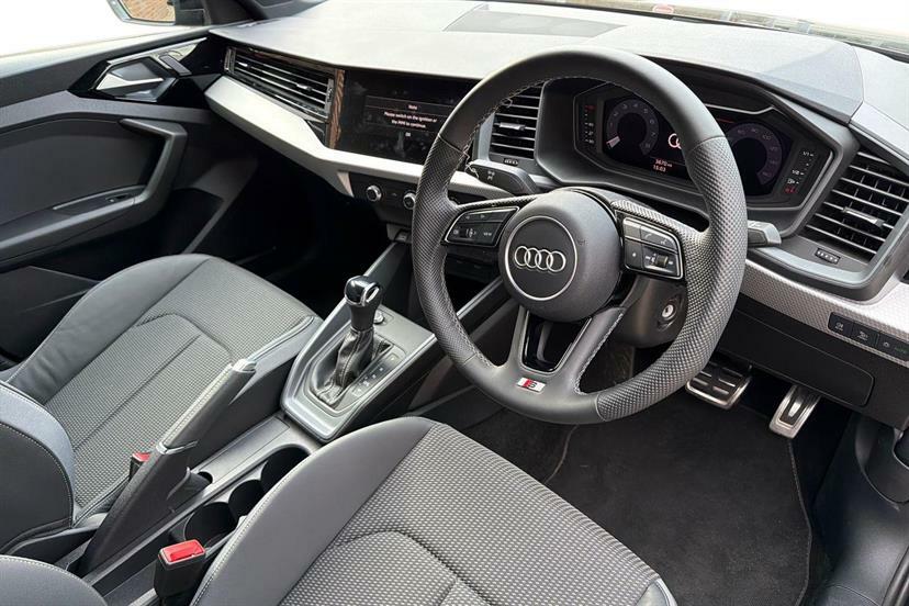 Audi A1 30 Tfsi S Line S Tronic EK75XCJ Black #6