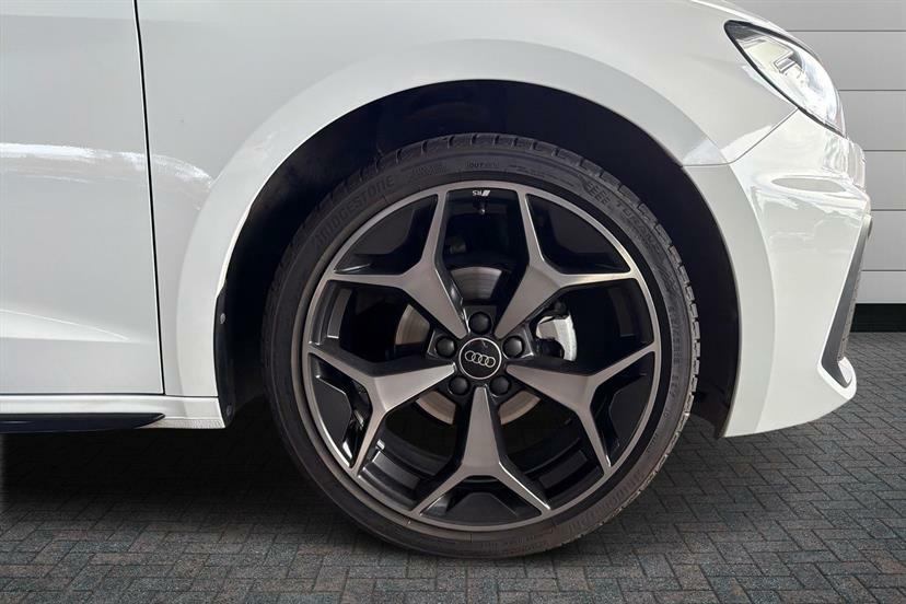 Audi A1 25 Tfsi Black Edition S Tronic EK75JVF Black #5