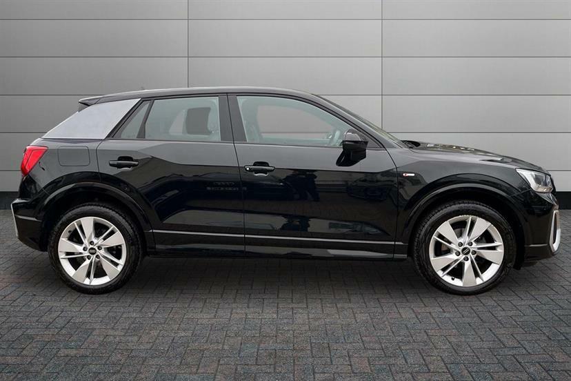 Audi Q2 35 Tfsi S Line S Tronic Cs LS22TZX Black #4