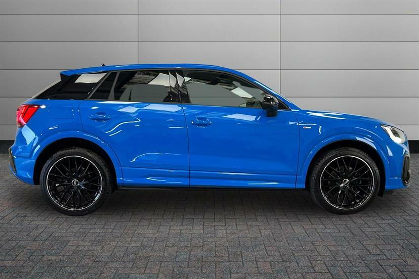 Audi Q2 35 Tfsi Black Edition S Tronic AU22PYT Blue #4