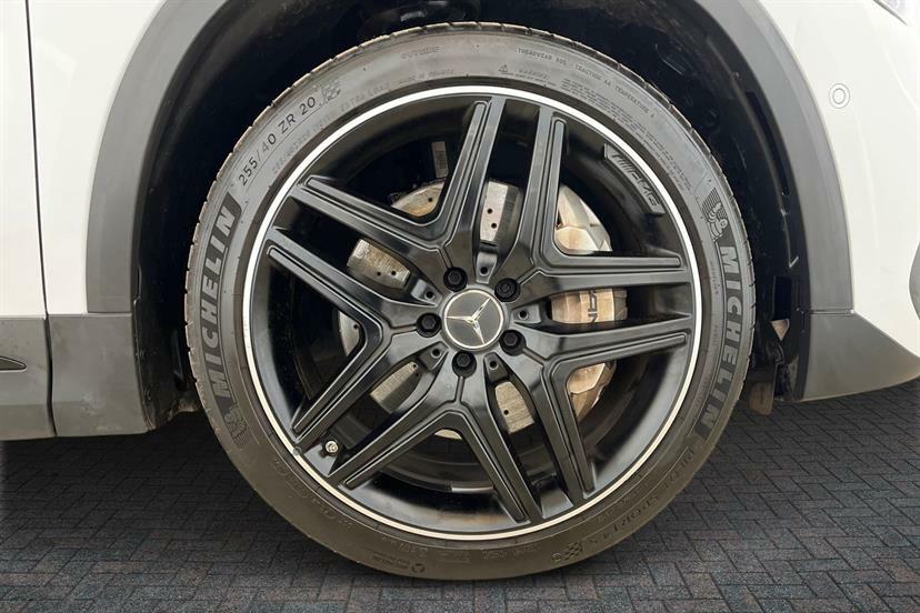 Mercedes-Benz GLA Class 35 4Matic Premium White #4