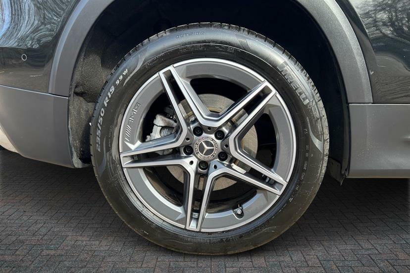 Mercedes-Benz GLB Class 220D 4Matic Amg Line Executive 8G-tronic Black #4