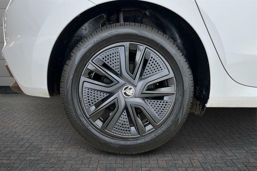 Skoda Fabia 1.0 Tsi 110 Colour Edition AP23DZE White #5