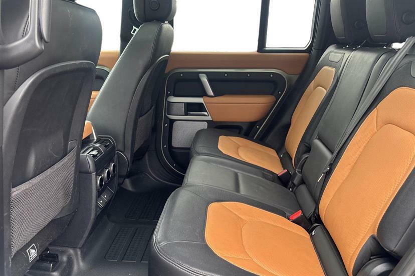 Land Rover Defender 130 3.0 D300 X-dynamic Hse 130 8 Seat Green #4