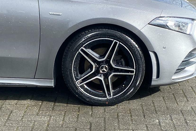Mercedes-Benz A Class A180 Amg Line Premium Plus Edition DE22FXF Grey #4