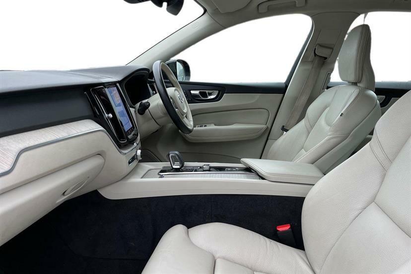 Volvo XC60 2.0 B5p Plus Dark Awd Geartronic GL72LJX #2