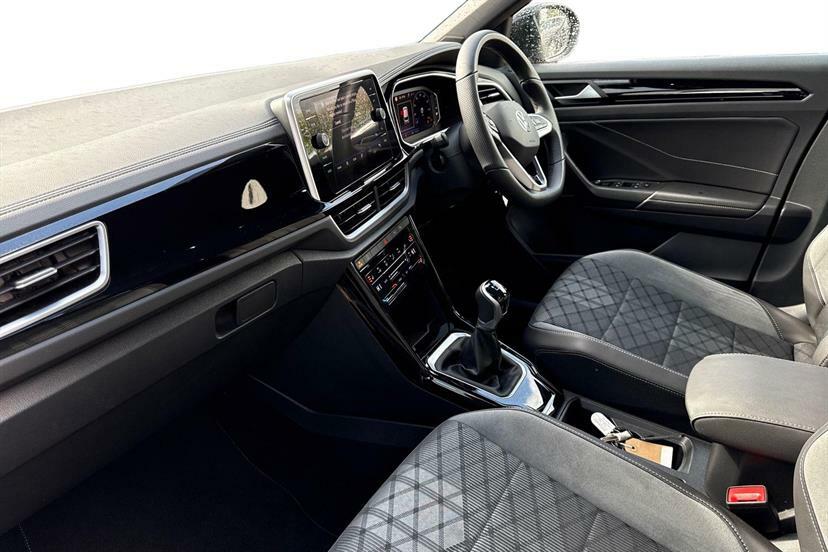 Volkswagen T-Roc 1.5 Tsi R-line GD25NTV Black #2