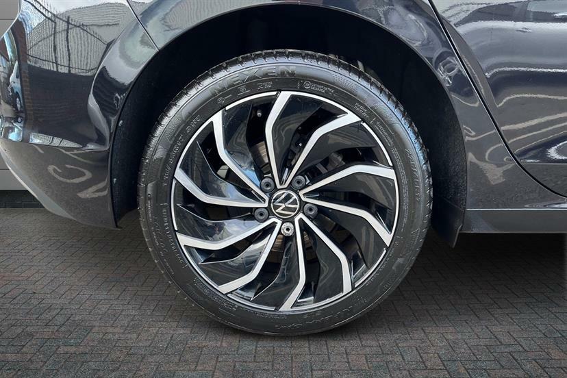 Volkswagen Golf 1.5 Tsi Style Edition GL23TFJ Black #5