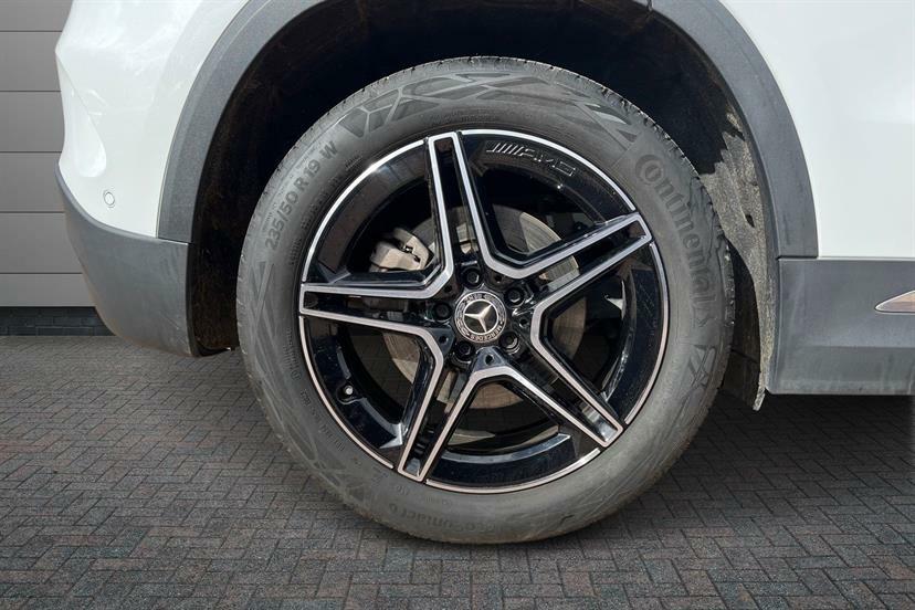 Mercedes-Benz GLA Class 220D 4Matic Amg Line Premium EY23FWA White #4