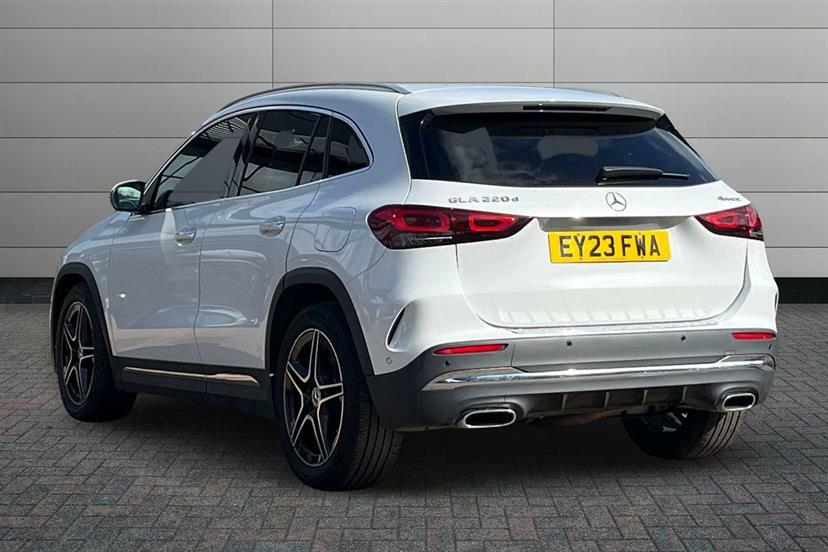 Mercedes-Benz GLA Class 220D 4Matic Amg Line Premium EY23FWA White #2