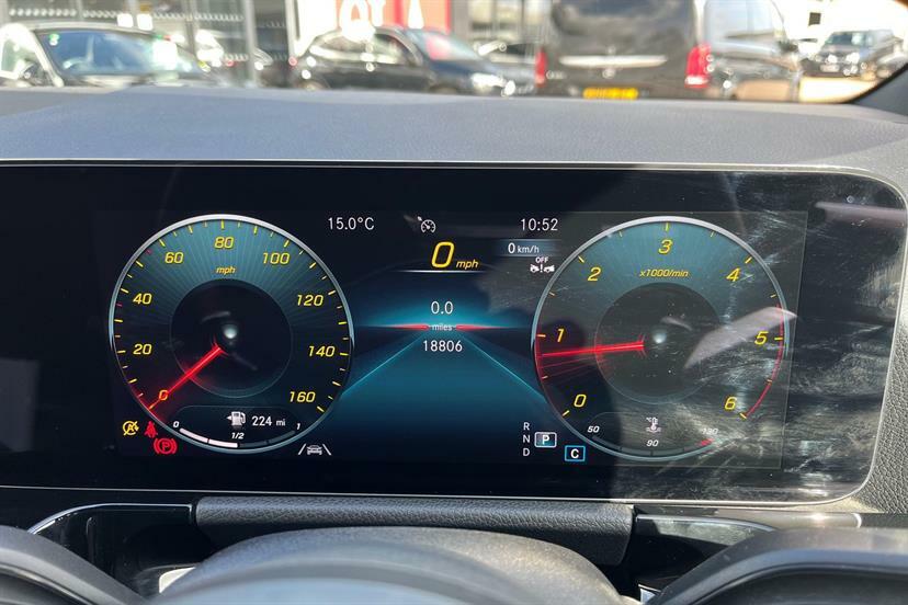 Mercedes-Benz GLA Class 220D 4Matic Amg Line Premium EY23FWA White #6