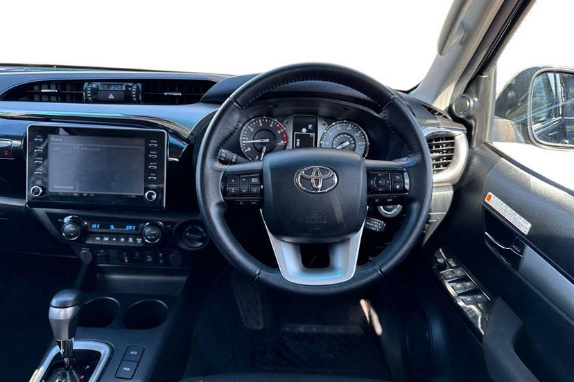 Toyota HILUX Invincible Dcab Pick Up 2.8 D-4d Black #6