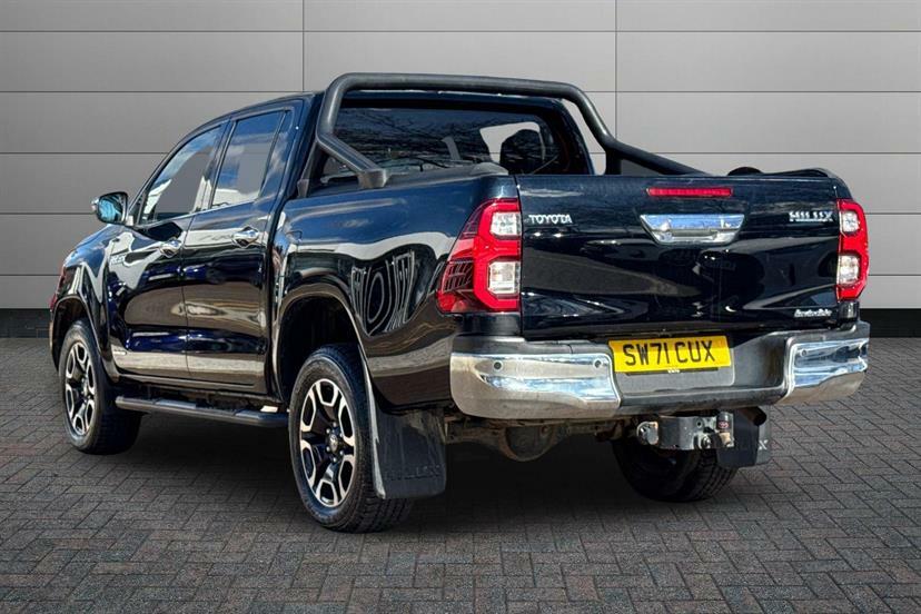 Toyota HILUX Invincible Dcab Pick Up 2.8 D-4d Black #4
