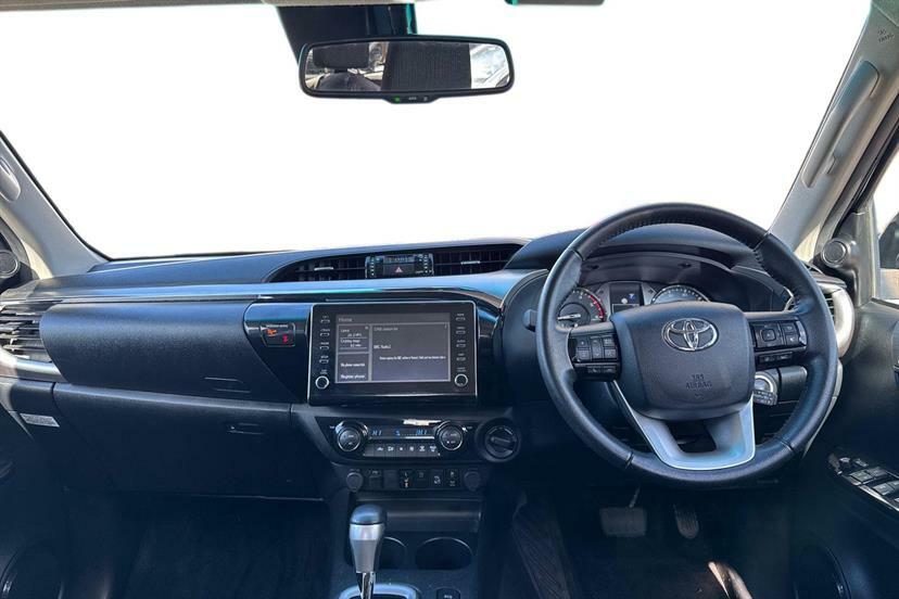 Toyota HILUX Invincible Dcab Pick Up 2.8 D-4d Black #5