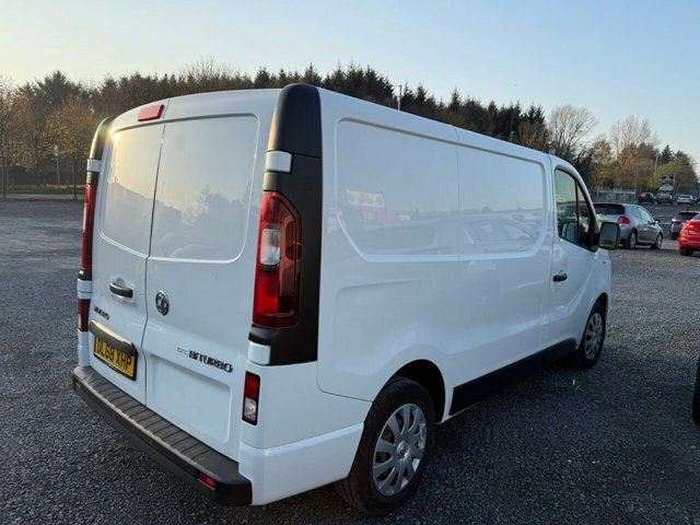 Vauxhall Vivaro Cdti 2700 Biturbo Ecotec DL68XHP White #4