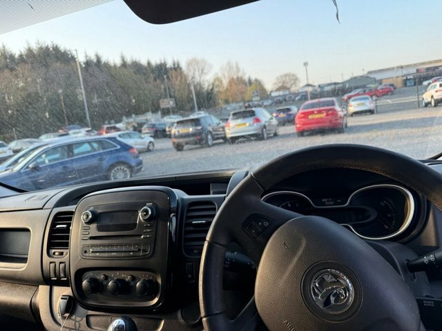 Vauxhall Vivaro Cdti 2700 Biturbo Ecotec DL68XHP White #5