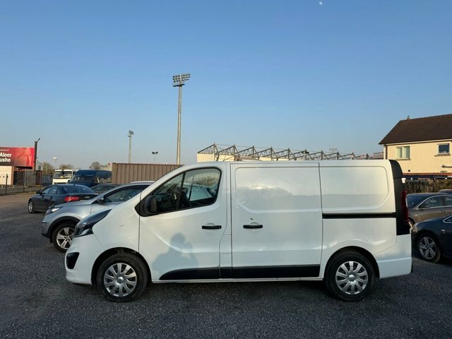 Vauxhall Vivaro Cdti 2700 Biturbo Ecotec DL68XHP White #2