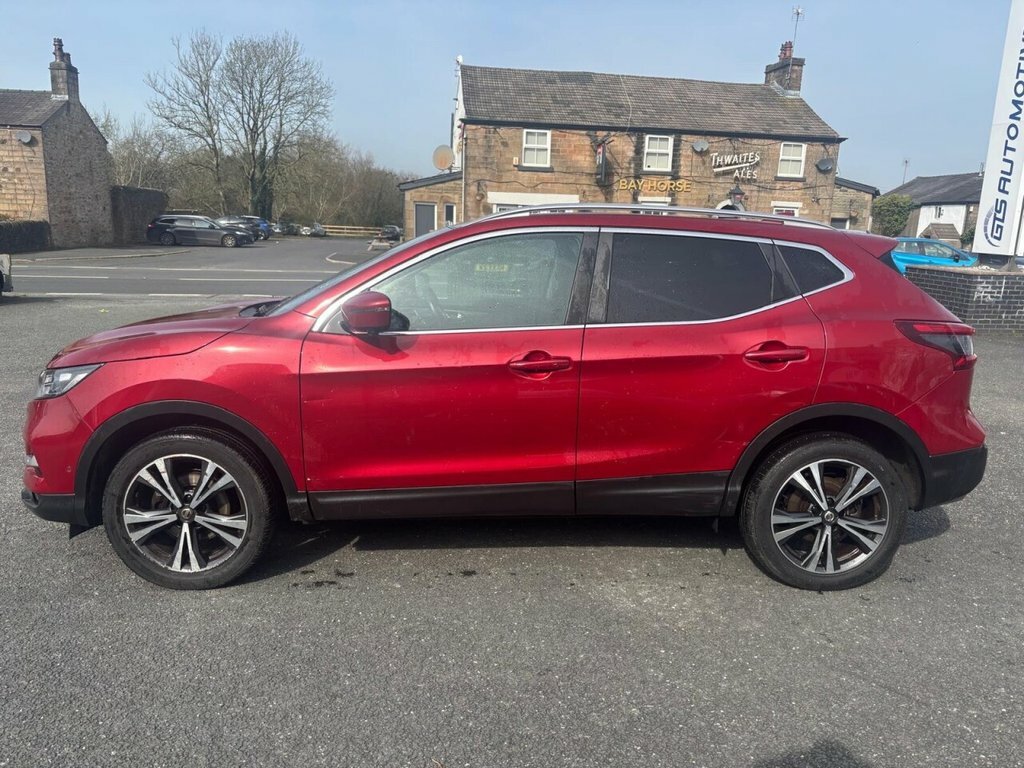 Nissan Qashqai Qashqai N-connecta Dig-t OV19MXW Red #5