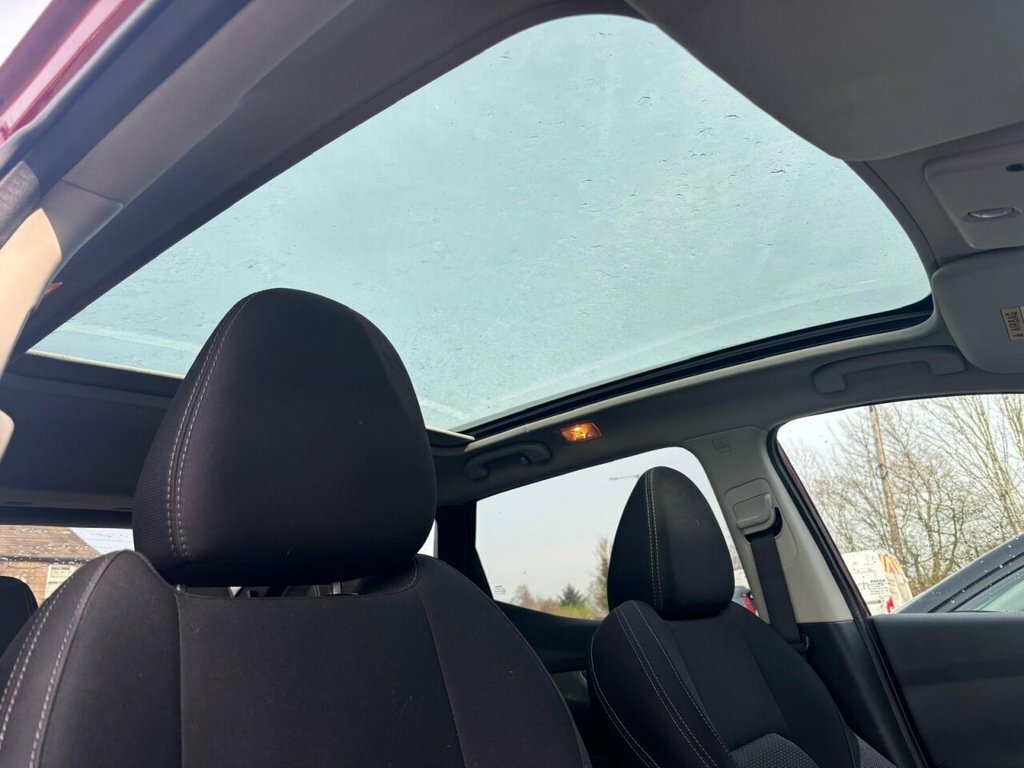 Nissan Qashqai Qashqai N-connecta Dig-t OV19MXW Red #2