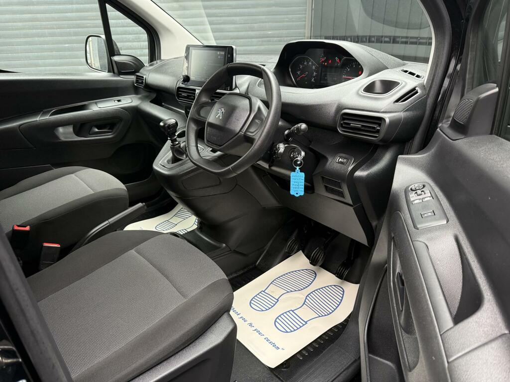 Peugeot Partner 1.5 Bluehdi 100Ps 1000 Professional Premium Stan CF73DPN Black #2