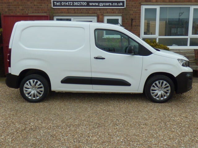 Peugeot Partner Panel Van 1.5 Bluehdi 1000 Professional, 15 Months MT70FCF White #2