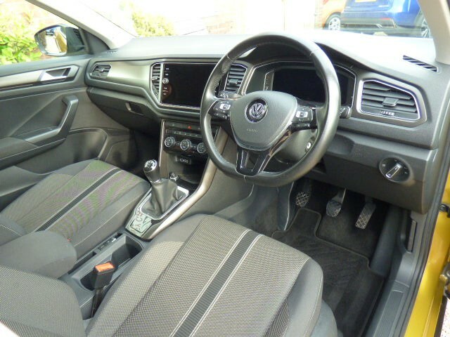 Volkswagen T-Roc Suv 1.5 Tsi Evo Design, 1850 Extras, Full Service YY18RZV Yellow #3