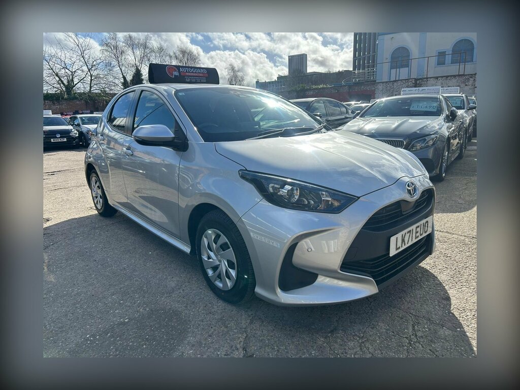Toyota Yaris 1.5 Vvt-h Design E-cvt Euro 6 Ss LK71EUO Silver