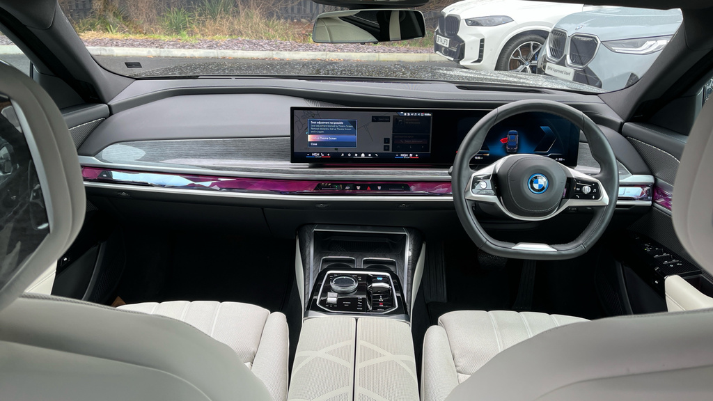 BMW i7 60 105.7Kwh Excellence Pro Xdrive YJ74JPW Black #4