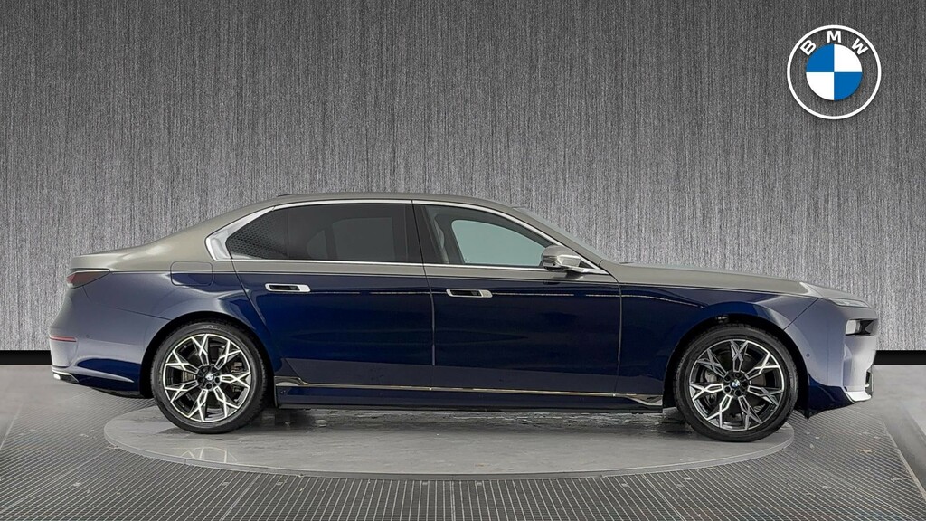 BMW i7 60 105.7Kwh Excellence Pro Xdrive Blue #3