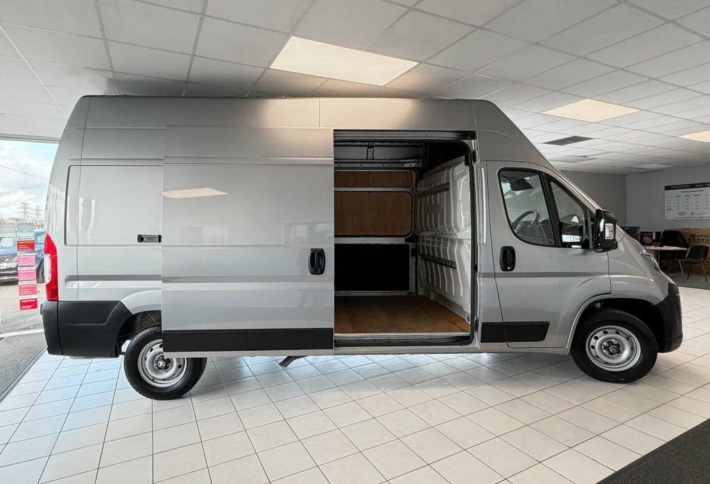 Vauxhall Movano 2.2L Prime Grey #5