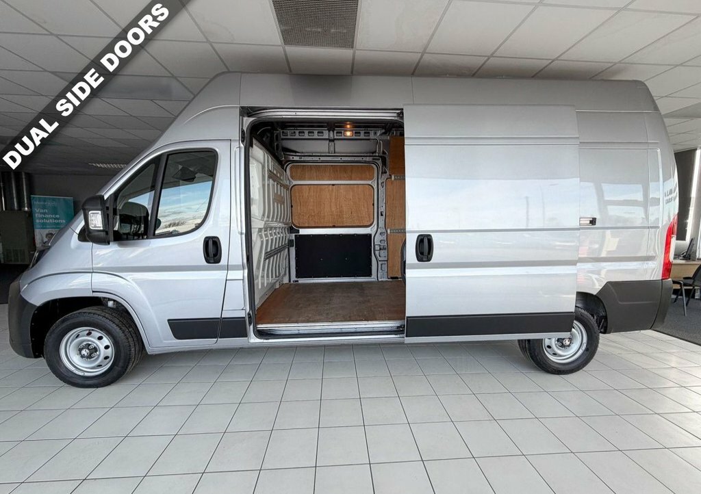 Vauxhall Movano 2.2L Prime Grey #3