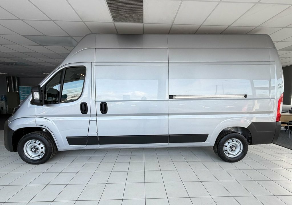 Vauxhall Movano 2.2L Prime Grey #6