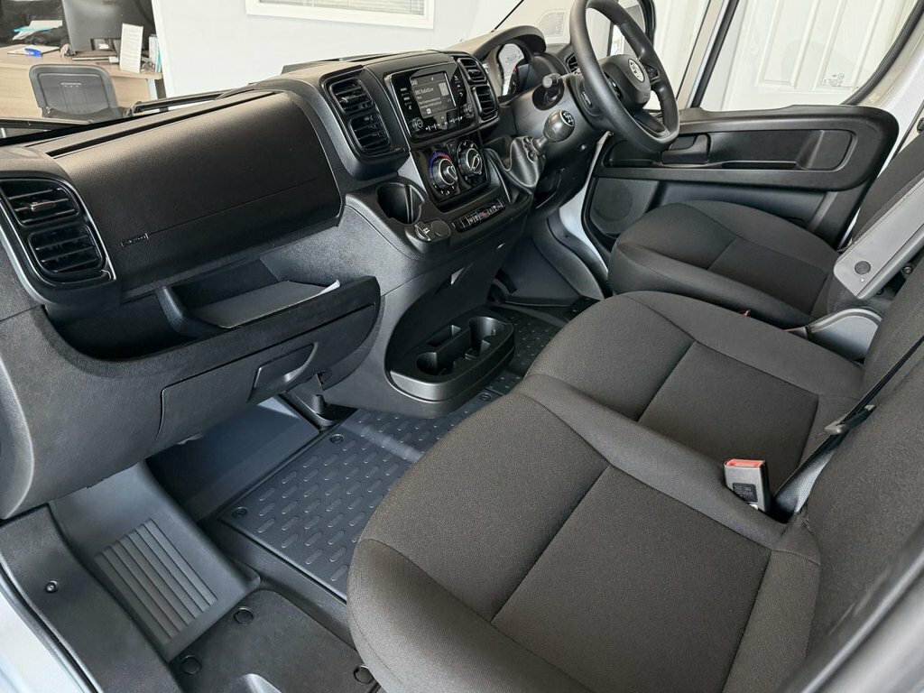 Vauxhall Movano 2.2L Prime Grey #2
