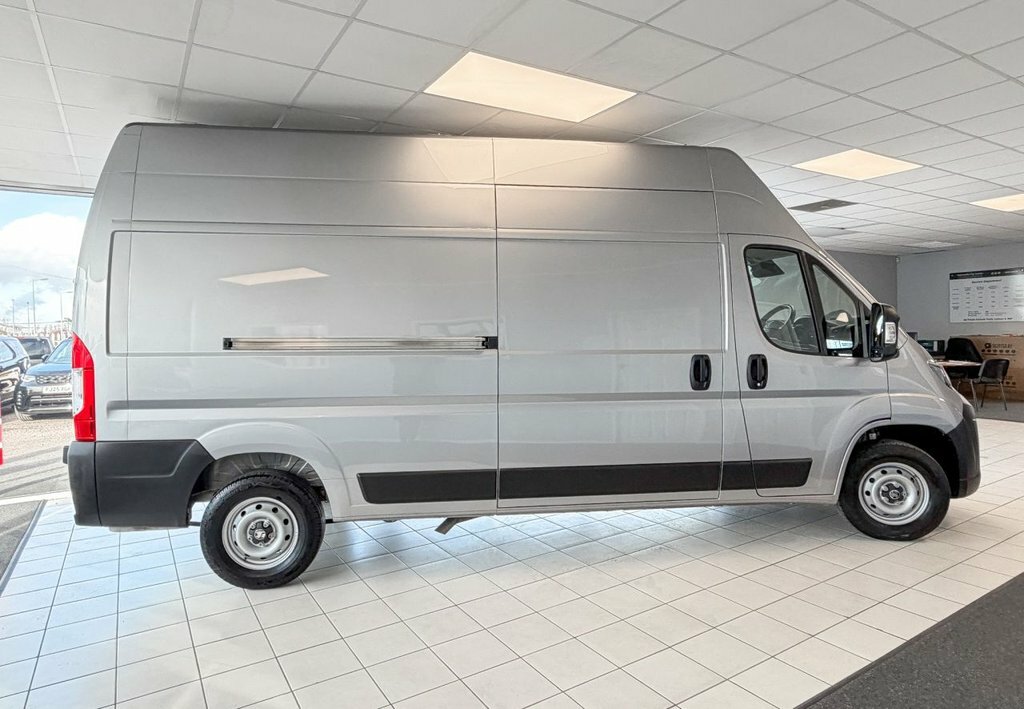 Vauxhall Movano 2.2L Prime Grey #4