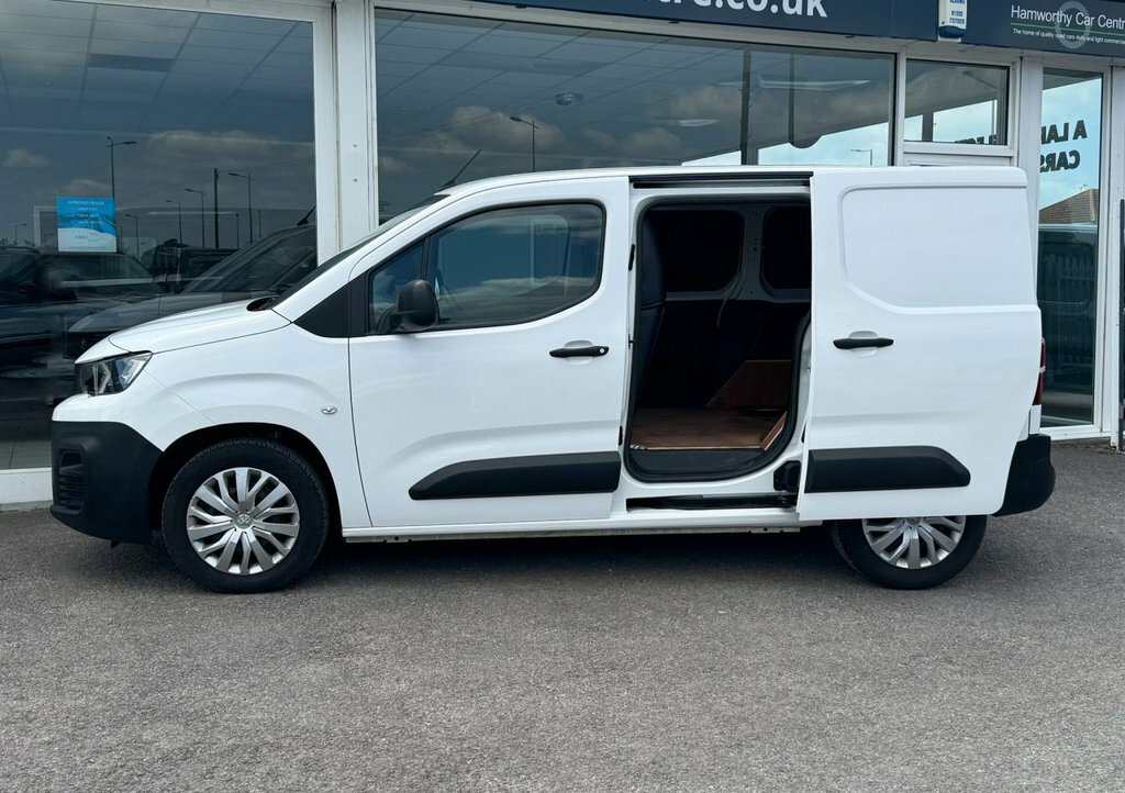 Peugeot Partner 1.5L Professional Premium OY71NTC White #2